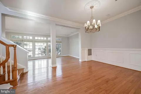 Living - 7451 Carriage Hills Dr, Mclean, VA 22102 photo 4 of 7
