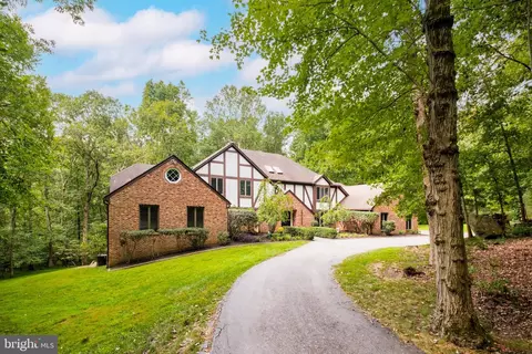 7800 Gingerbread Ln, Fairfax Station, VA 22039
