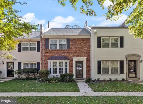 8141 Carrleigh Pkwy, Springfield, VA 22152