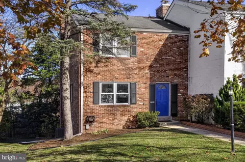 3384 Ardley Ct, Falls Church, VA 22041