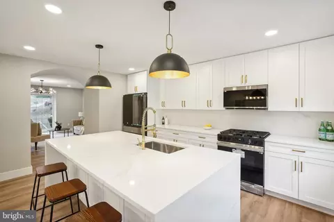 9273 Bailey Ln, Fairfax, VA 22031