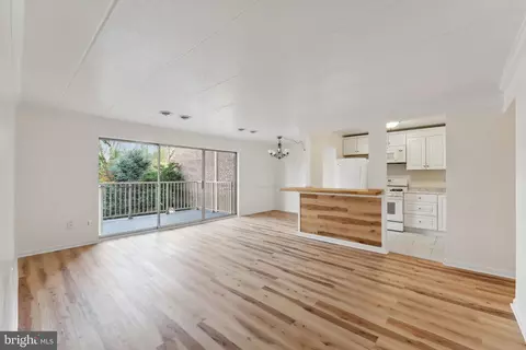 2624 Wagon Dr #306, Alexandria, VA 22303