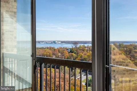 5904 Mount Eagle Dr #1514, Alexandria, VA 22303