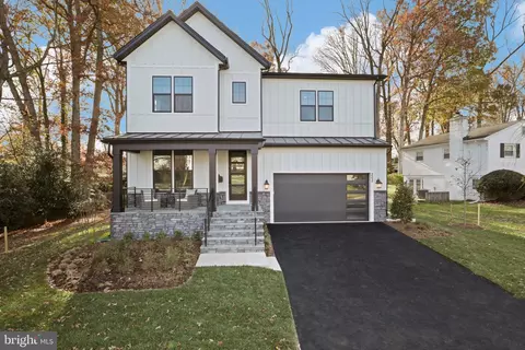 202 Harmony Dr SW, Vienna, VA 22180