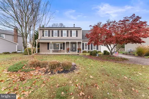 8123 Lake Pleasant Dr, Springfield, VA 22153