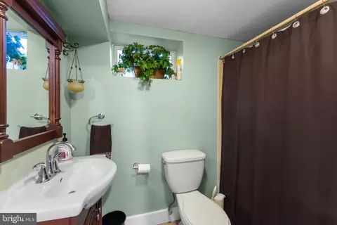Bath - 8123 Lake Pleasant Dr, Springfield, VA 22153 photo 4 of 4