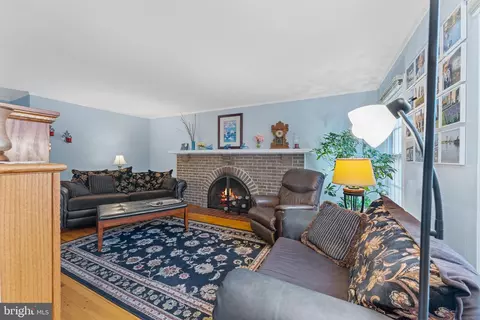 Living - 8123 Lake Pleasant Dr, Springfield, VA 22153 photo 1 of 2