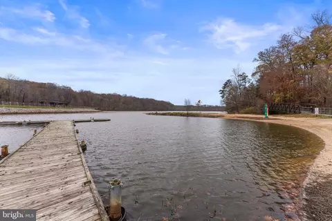 View/Area - 8123 Lake Pleasant Dr, Springfield, VA 22153 photo 1 of 1