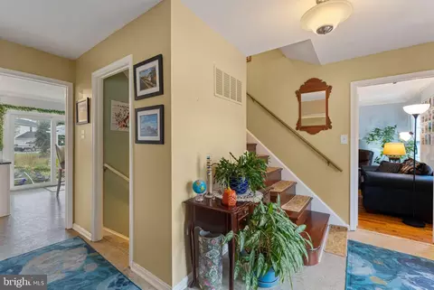 Entry Way - 8123 Lake Pleasant Dr, Springfield, VA 22153 photo 3 of 8