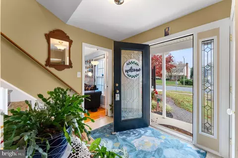 Entry Way - 8123 Lake Pleasant Dr, Springfield, VA 22153 photo 2 of 8
