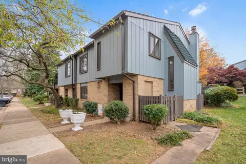 1802 Ivy Oak Sq, Reston, VA 20190