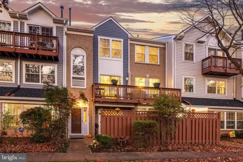 11782 Rockaway Ln, Fairfax, VA 22030