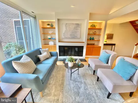 Living - 11534 Hickory Cluster, Reston, VA 20190 photo 10 of 12