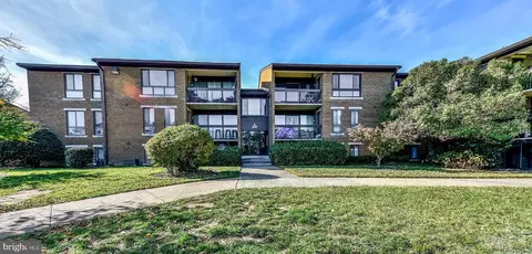 541 Florida Ave #102, Herndon, VA 20170