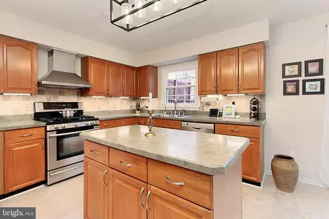 Kitchen - 8722 Stone Hill Pl, Springfield, VA 22153 photo 3 of 3