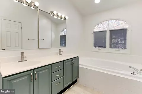 Bath - 8722 Stone Hill Pl, Springfield, VA 22153 photo 1 of 2