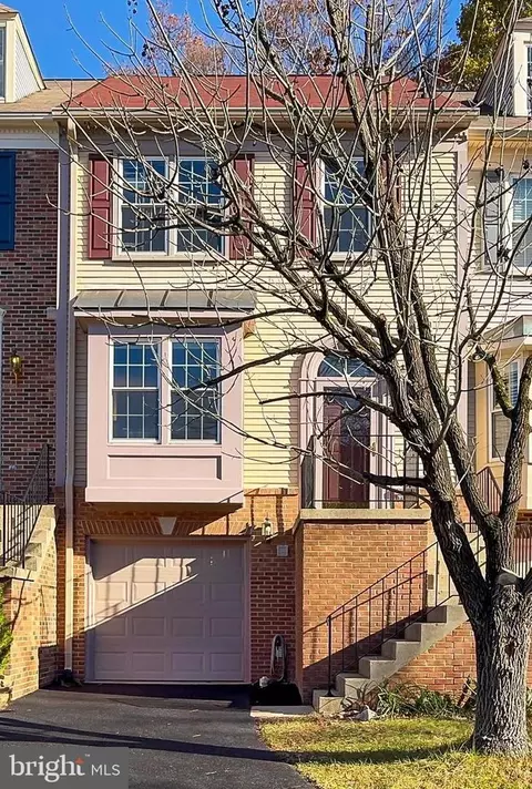 8722 Stone Hill Pl, Springfield, VA 22153