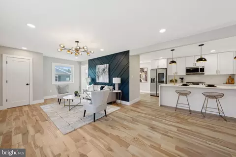 2414 Phillips Dr, Alexandria, VA 22306