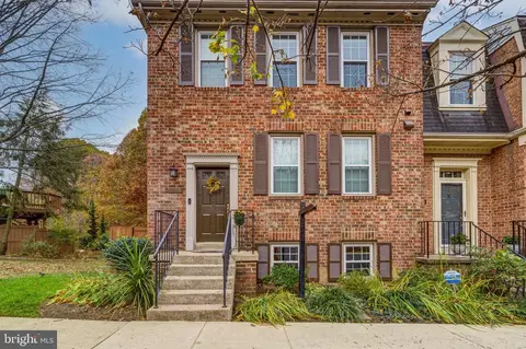 5936 Woodfield Estates Dr, Alexandria, VA 22310
