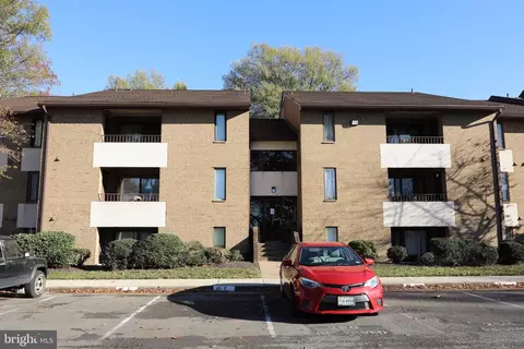 525 Florida Ave #103, Herndon, VA 20170