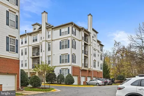 4191 Lochleven Trl #403, Fairfax, VA 22030