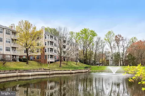 4200 Mozart Brigade Ln #J, Fairfax, VA 22033