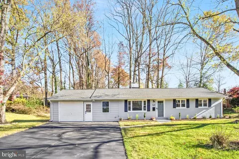 7640 Long Pine Dr, Springfield, VA 22151 photo 2