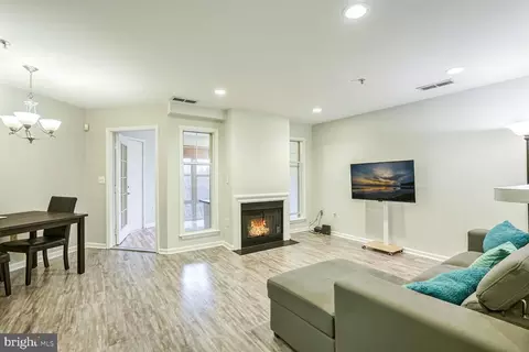 5565 Seminary Rd #407, Falls Church, VA 22041