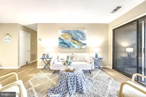 507 Florida Ave #102, Herndon, VA 20170