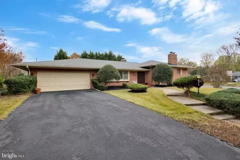 7218 Valon Ct, Alexandria, VA 22307