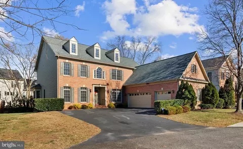 7577 Venture Dr, Alexandria, VA 22315