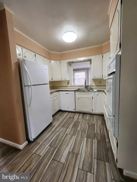 Kitchen - 6207 Kentland St, Springfield, VA 22150 photo 3 of 4