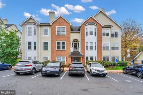 4139 Fountainside Ln #F104, Fairfax, VA 22030