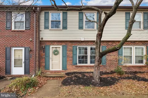 5652 Independence Cir, Alexandria, VA 22312