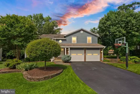 13312 Tuckaway Dr, Fairfax, VA 22033