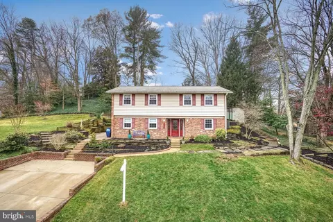 6713 Fern Ln, Annandale, VA 22003