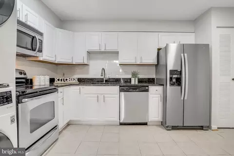 3800 Powell Ln #1030, Falls Church, VA 22041