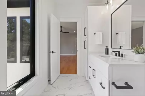 Bath - 1800 Rupert St, Mclean, VA 22101 photo 11 of 13