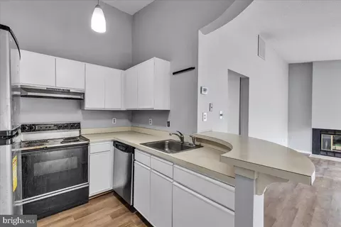 Kitchen - 1930 Villaridge Dr #B, Reston, VA 20191 photo 2 of 3