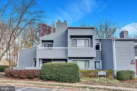 1930 Villaridge Dr #B, Reston, VA 20191