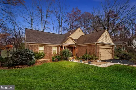 9100 Paloma Ln, Springfield, VA 22153