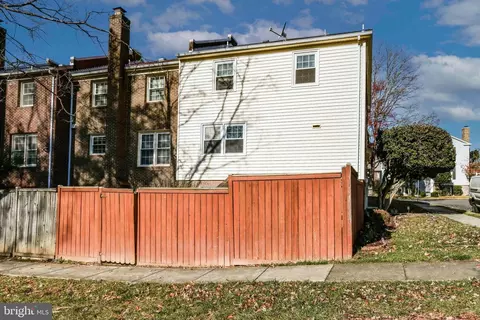 Exterior - 8118 Sleepy View Ln, Springfield, VA 22153 photo 4 of 7