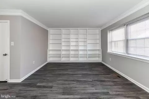Living - 8118 Sleepy View Ln, Springfield, VA 22153 photo 6 of 12