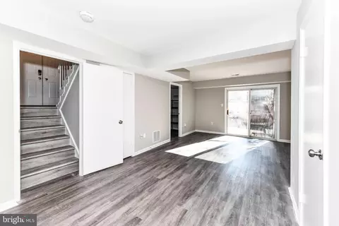 Living - 8118 Sleepy View Ln, Springfield, VA 22153 photo 11 of 12