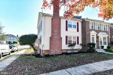 Exterior - 8118 Sleepy View Ln, Springfield, VA 22153 photo 5 of 7