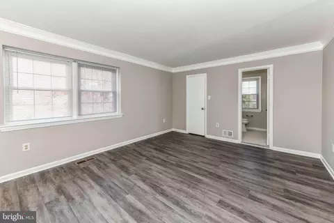 Living - 8118 Sleepy View Ln, Springfield, VA 22153 photo 7 of 12