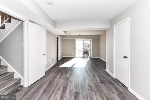 Living - 8118 Sleepy View Ln, Springfield, VA 22153 photo 10 of 12