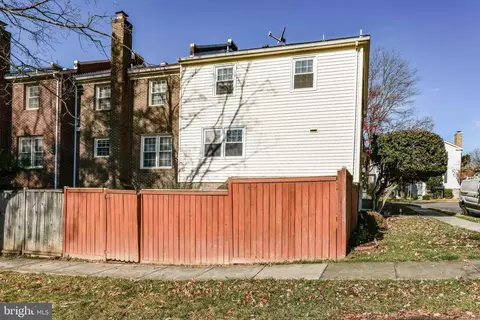 Exterior - 8118 Sleepy View Ln, Springfield, VA 22153 photo 3 of 7