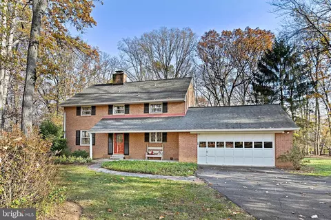 1643 Besley Rd, Vienna, VA 22182