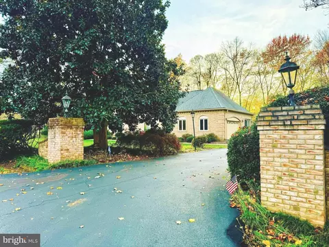 1304 Summerwood Ct, Mclean, VA 22102